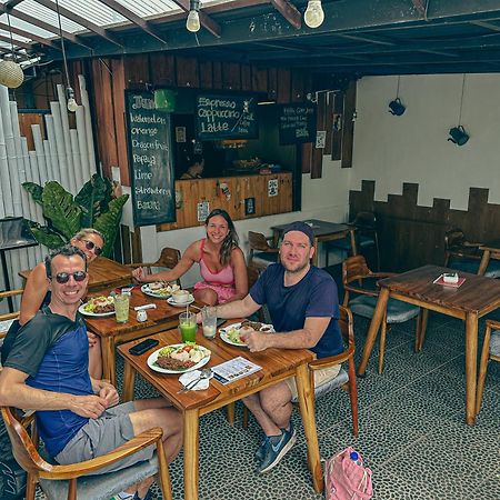 Dong Paloh Hostel Munduk Екстериор снимка