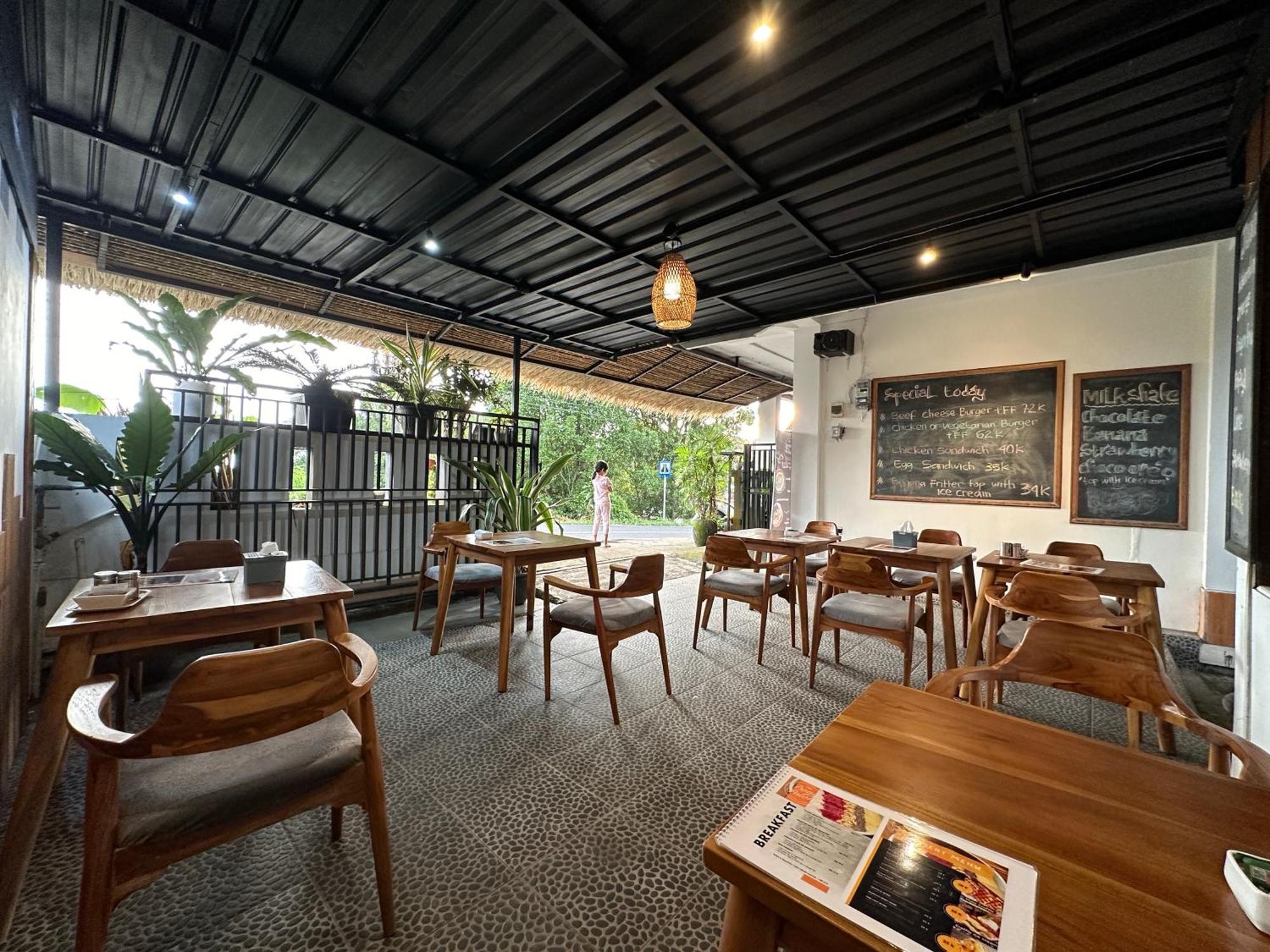 Dong Paloh Hostel Munduk Екстериор снимка